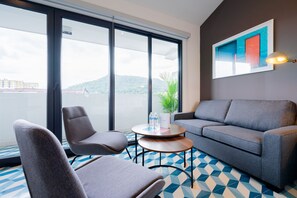 Leilighet (21) | Oppholdsområde | En 40-tommers smart-TV med kabel-kanaler