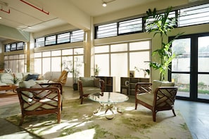 Lobby sitting area - La Manzana by Wynwood House (Panama City)