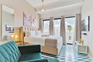 Tabla de planchar con plancha, wifi gratis y ropa de cama 