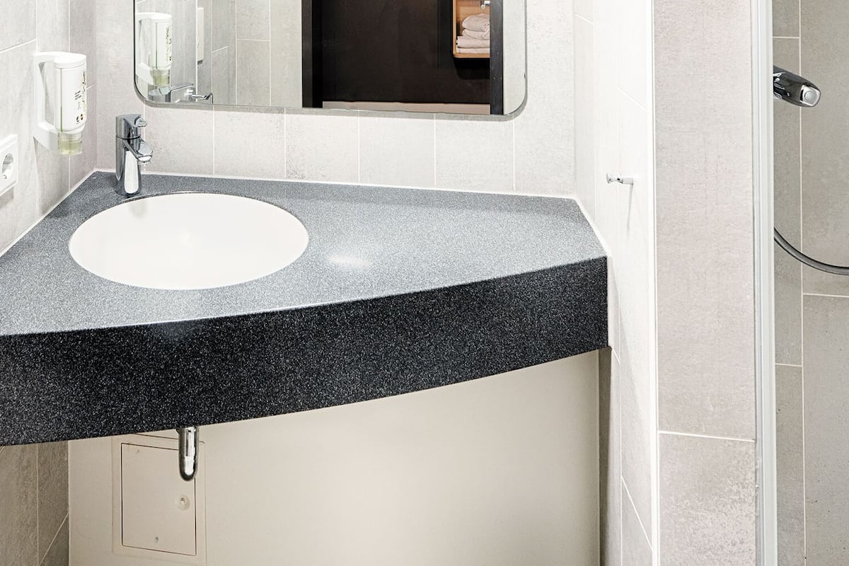 Single Room | Bathroom