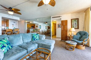 TV - Oceanfront Kahana Retreat 1BR End Unit with Stunning Views and Whale Watching (Lahaina)