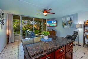 Interior - Kihei Kai Nani 1BR Vintage Hawaiian Décor, Prime Location, Across Beach (Kihei)