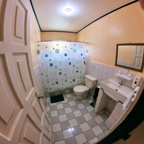 基础双人房 | 浴室