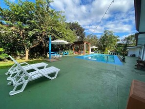 สระว่ายน้ำ