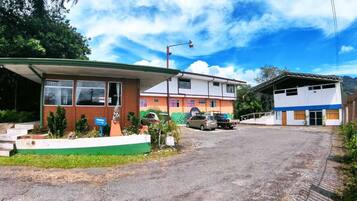 Bãi đậu xe tự phục vụ miễn phí