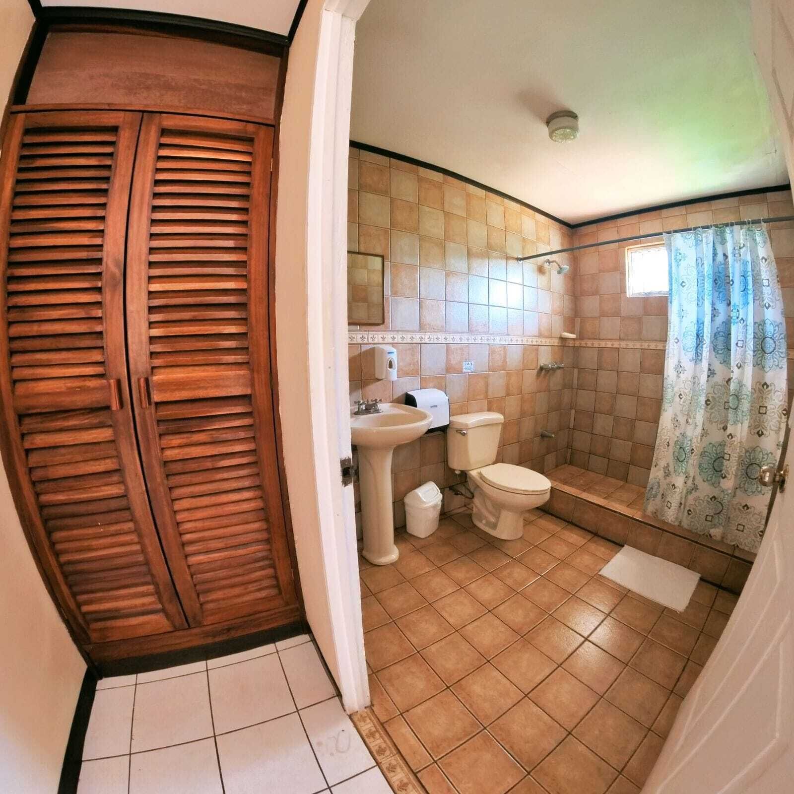 Basic Double Room | Bathroom