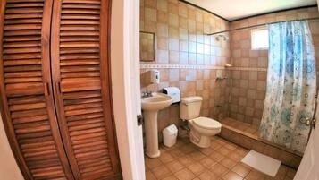 Habitación básica doble | Baño