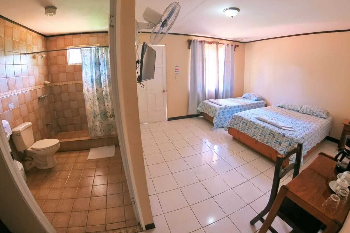 Basic Double Room | WiFi (free)