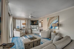 Smart TV, fireplace, DVD player - Blue Ocean Front Escape (MYRTLE BEACH)