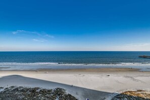 On the beach - Blue Ocean Front Escape (MYRTLE BEACH)