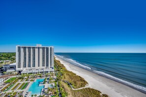 On the beach - Oceanfront Brighton Centerpiece (MYRTLE BEACH)