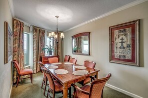 Dining - Royale Palms Penthouse Kingston Resort Myrtle Beach (Myrtle Beach)