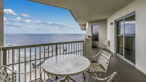 Outdoor dining - Royale Palms Penthouse Kingston Resort Myrtle Beach (Myrtle Beach)