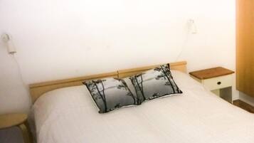 3 slaapkamers, een strijkplank/strijkijzer, wifi, beddengoed