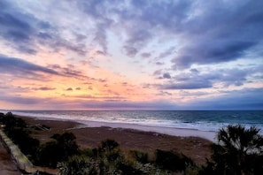 On the beach - Ocean Front Slice of Heaven (MYRTLE BEACH)
