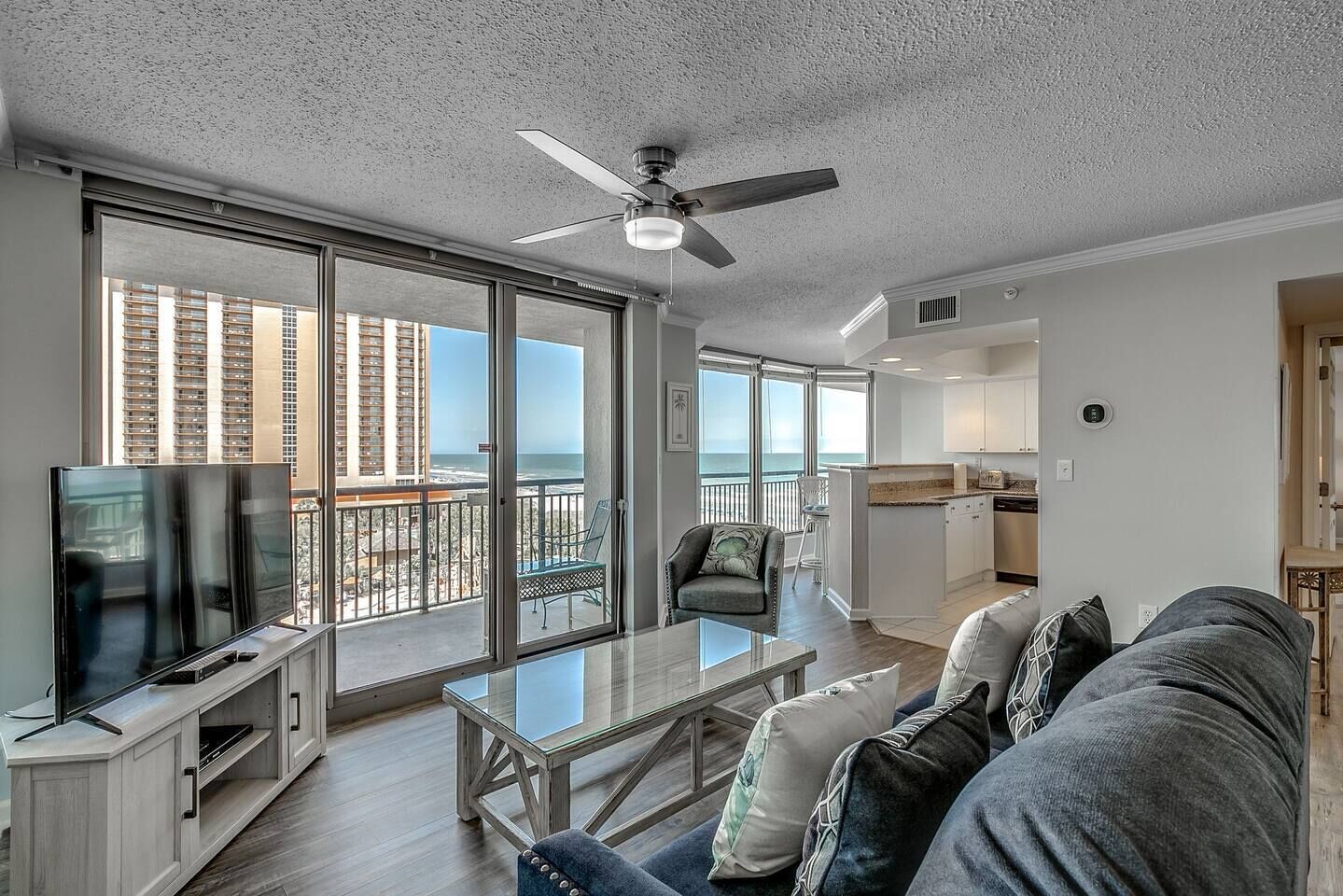 Smart TV, fireplace, DVD player, table tennis