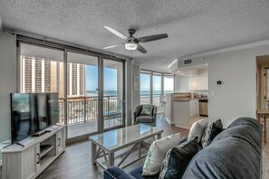 Smart TV, chimenea, reproductor de DVD y tenis de mesa 