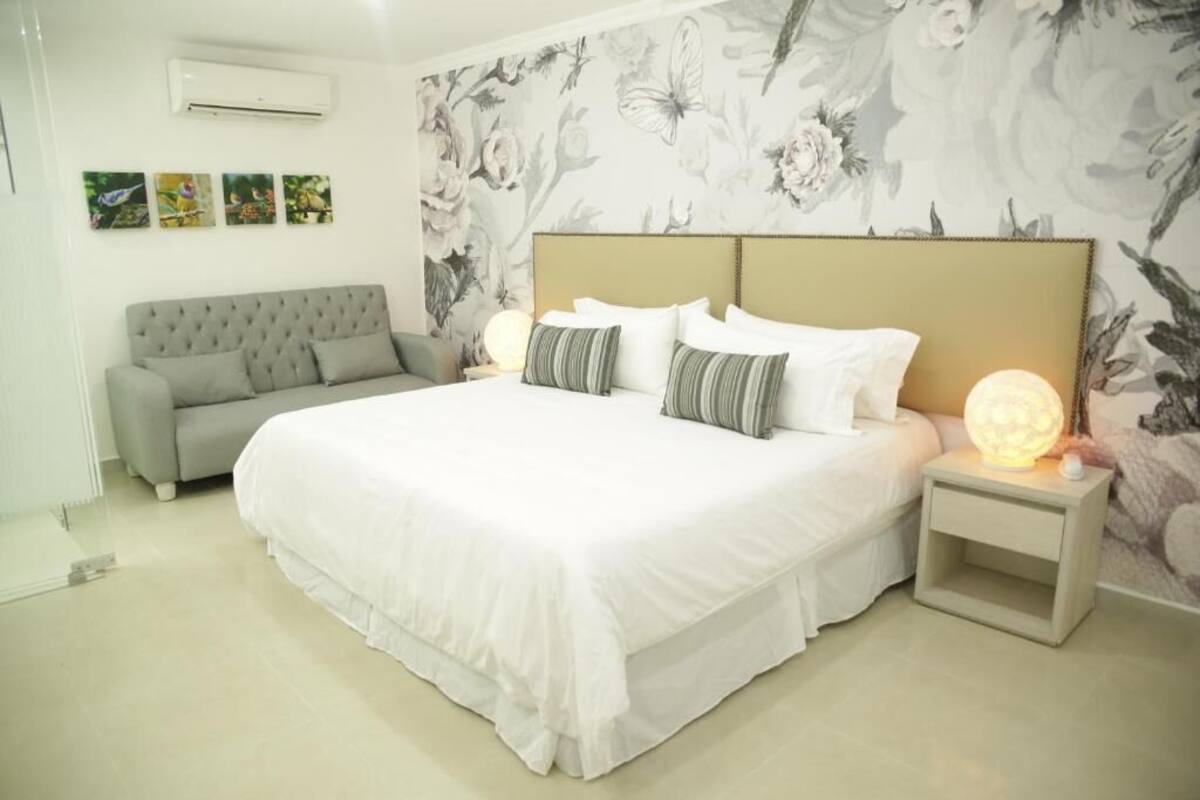 Premium bedding, down comforters, minibar, desk
