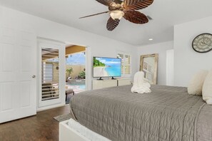 4 bedrooms, desk, iron/ironing board, travel crib