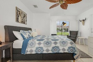 4 Schlafzimmer, Schreibtisch, Bügeleisen/Bügelbrett, Reisekinderbett