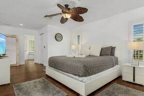 4 bedrooms, desk, iron/ironing board, travel crib