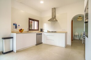 Køleskab, mikrobølgeovn, ovn, opvaskemaskine