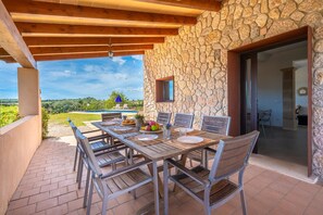 屋外ダイニングエリア