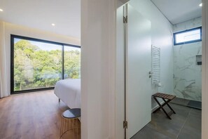 4 soverom, strykejern/-brett, reiseseng for barn og wi-fi (inkludert)