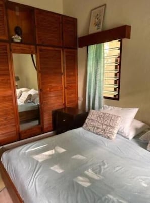 2 chambres, fer et planche à repasser, Wi-Fi, draps fournis