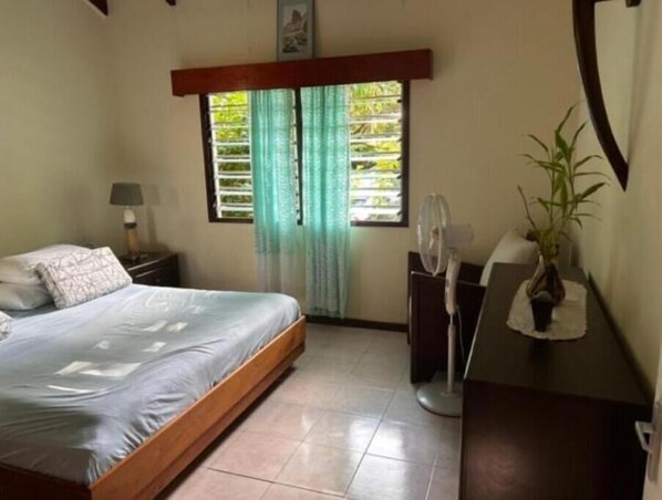 2 chambres, fer et planche à repasser, Wi-Fi, literie fournie