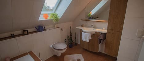 Hårtørrer, håndklæder, Sæbe, Toiletpapir