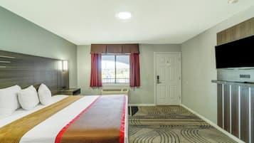 Skrivebord, strykejern/-brett, wi-fi (inkludert) og sengetøy