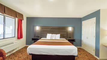 Standaard kamer, 1 kingsize bed, niet-roken | Een bureau, een strijkplank/strijkijzer, gratis wifi, beddengoed