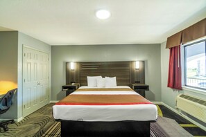 Rom – standard, 1 kingsize-seng, røyk | Skrivebord, strykejern/-brett, wi-fi (inkludert) og sengetøy