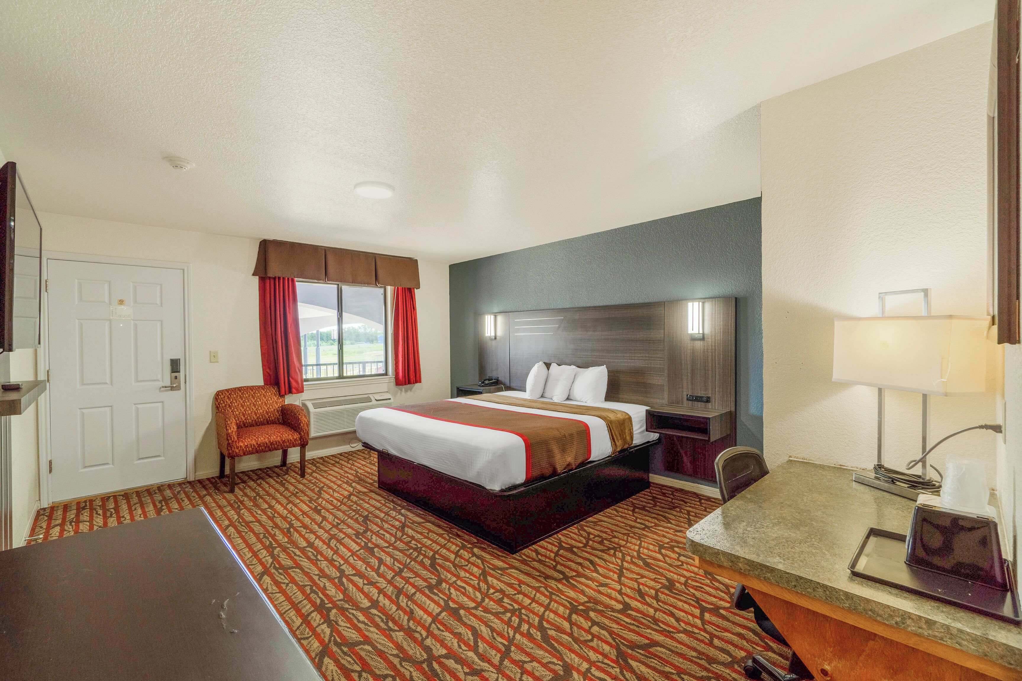 ห้องสแตนดาร์ด, เตียงคิงไซส์ 1 เตียง, ปลอดบุหรี่ | โต๊ะทำงาน, เตารีด/โต๊ะรีดผ้า, Wi-Fi ฟรี, ผ้าปูที่นอน