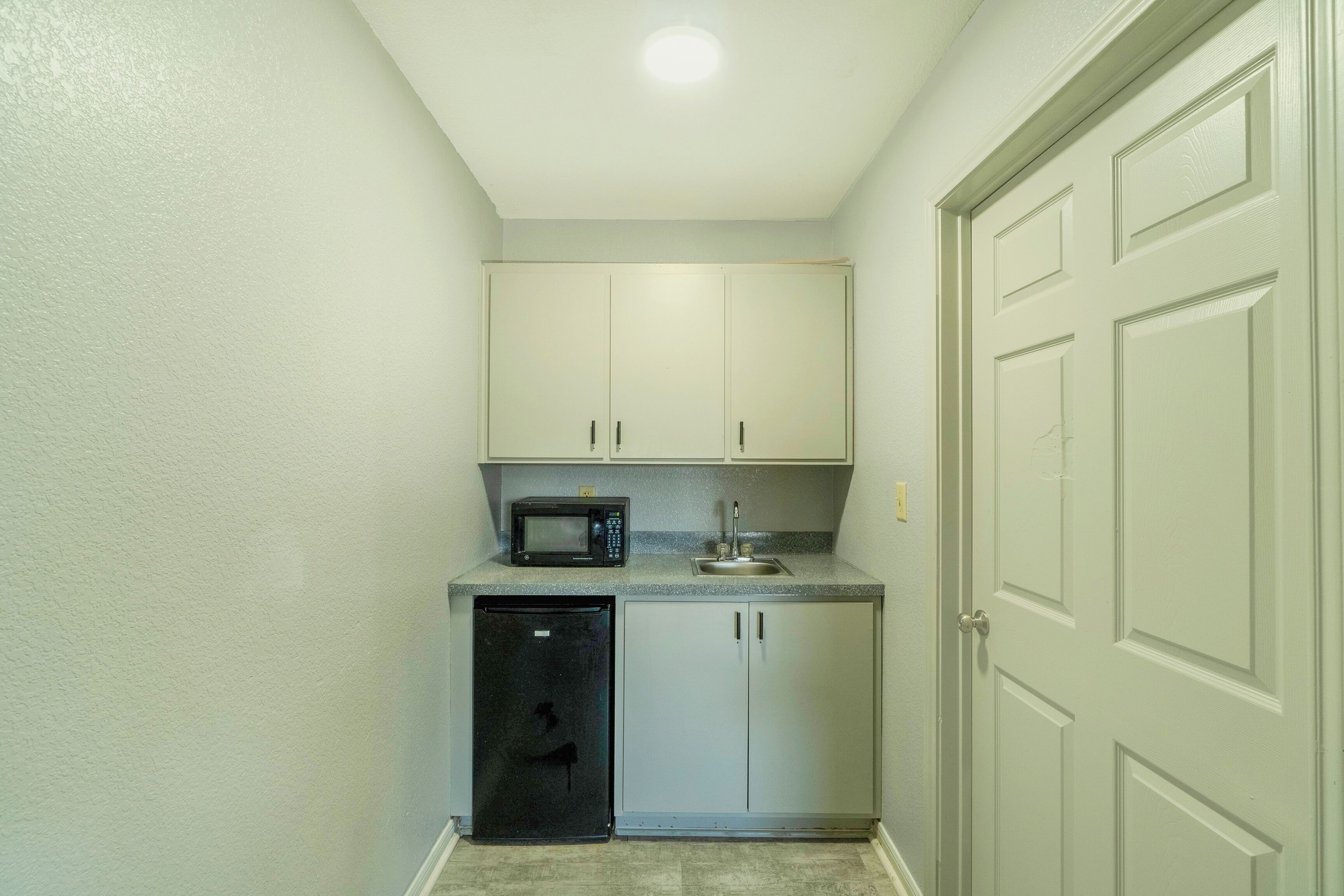 Skrivebord, strykejern/-brett, wi-fi (inkludert) og sengetøy