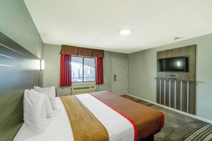 Chambre Standard, 1 trĂšs grand lit, fumeurs | Bureau, fer et planche Ă repasser, Wi-Fi gratuit, draps fournis