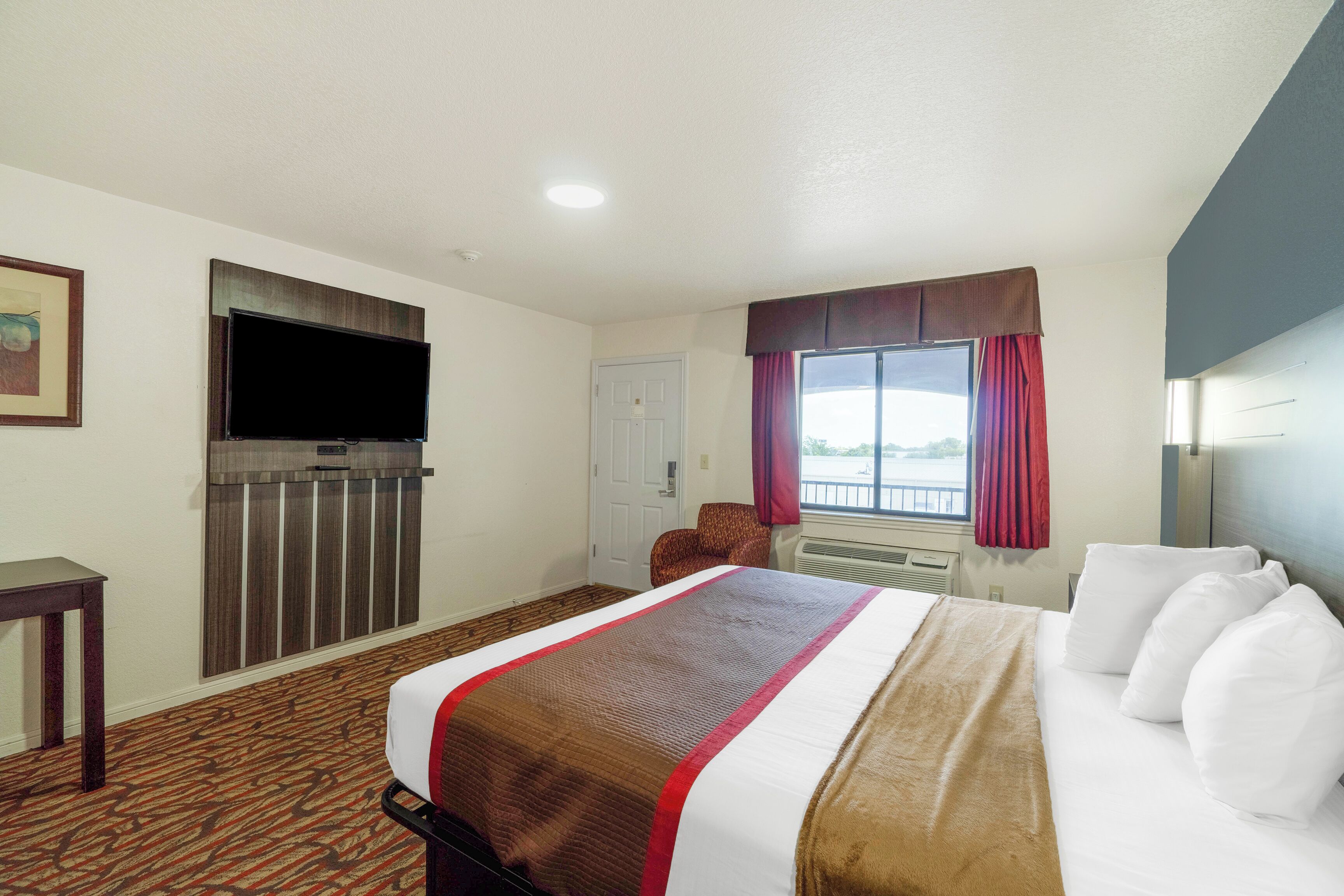 Desk, iron/ironing board, free WiFi, bed sheets