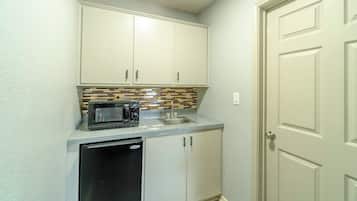 Standard Room, 2 Queen Beds, Non Smoking | Desk, iron/ironing board, free WiFi, bed sheets