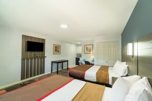 Chambre Standard, 2 grands lits, non-fumeur | Bureau, fer et planche à repasser, accès au Wi-Fi (inclus)