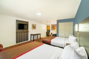 Rom – standard, 2 queensize-senger, ikke-røyk | Skrivebord, strykejern/-brett, wi-fi (inkludert) og sengetøy