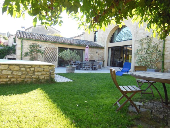 屋外ダイニングエリア