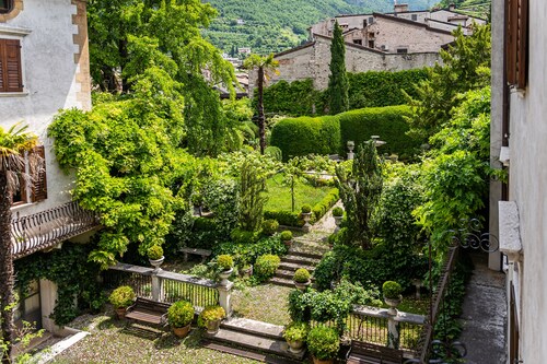 Cozy and artistic apartment in 500-year-old building in Ala.
