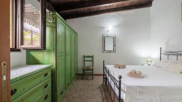 1 camera, ferro/asse da stiro, lenzuola