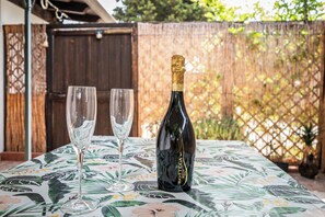 Property grounds - Cozy country cottage with patio just minutes from Cagliari and Poetto (quartu sant'elena)