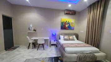 4 habitaciones, tabla de planchar con plancha, wifi y ropa de cama