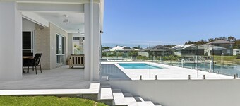 Hamptons House | Stylish Waterfront