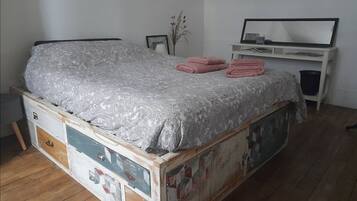 1 bedroom, iron/ironing board, travel crib, WiFi