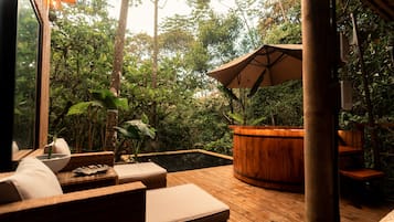 Bañera de hidromasaje privada