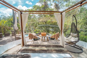 Comfort Cabin, 1 Queen Bed, Bathtub, Mountain View | Premium bedding, minibar, free WiFi, bed sheets